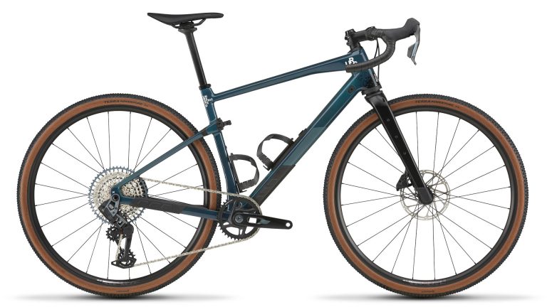 BMC URS 01 LT ONE, gravel carbone à fourche suspendue, vue de profil