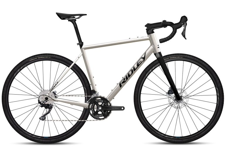 Ridley Grifn A gravel à cadre aluminium et transmission Shimano GRX400, vue de profil