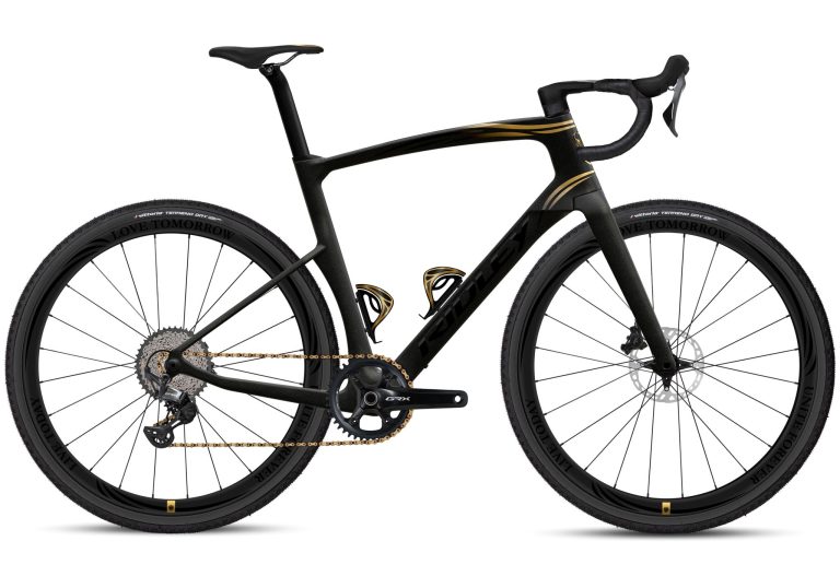 Ridley Invenio Gravel carbone en décoration Tomorrowland, vue de profil