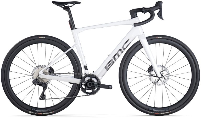 BMC Roadmachine 01 AMP ONE 2026, vélo de route électrique carbone à moteur TQ, vue de profil