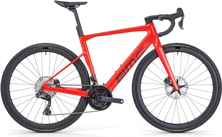 BMC Roadmachine 01 AMP TWO 2025, route électrique carbone à batterie intégrée, vue de profil