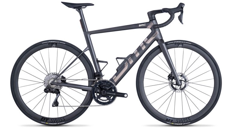 BMC Teammachine 01 AMP ONE, vélo de route à assistance électrique carbone, vue de profil
