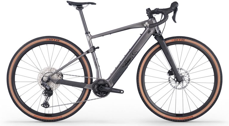 BMC URS AMP TWO 2026, gravel électrique carbone gris à moteur TQ et fourche suspendue