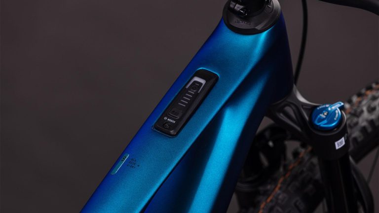 Cube AMS Hybrid ONE44 C:68X SLX 2026, VTT électrique tout-suspendu carbone, vue de profil