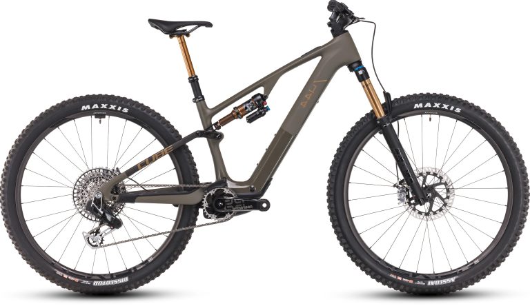 Cube AMS Hybrid ONE44 C:68X SUPER TM 2025 vert olive, VTT électrique tout-suspendu carbone, vue de profil