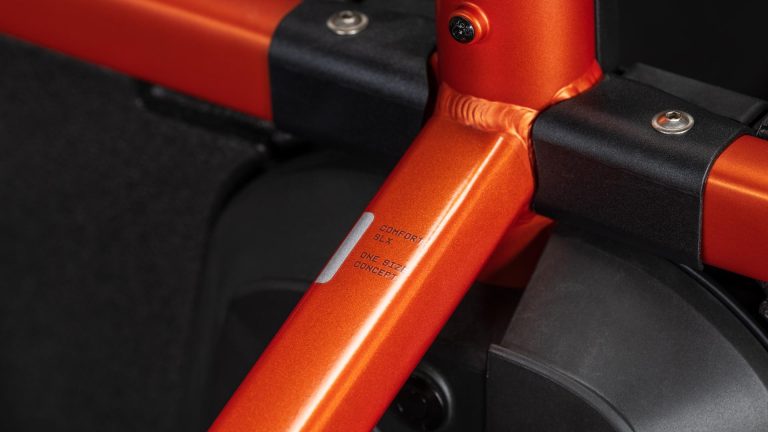 Cube Cargo Hybrid Comfort SLX 800 2026, vélo cargo biporteur électrique à transmission Enviolo, vue de profil