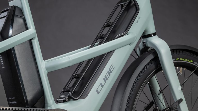 Cube Longtail Hybrid Comfort 800 2026, vélo cargo longtail électrique à courroie Gates, vue de profil