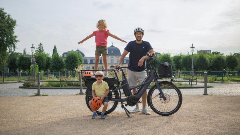 Cube Longtail Hybrid Comfort Family 800 2026, vélo cargo longtail électrique, vue de profil