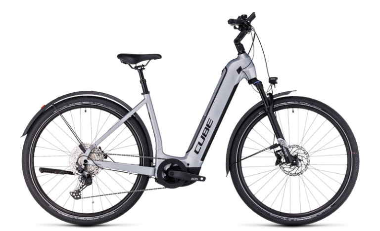 Cube Nuride Hybrid EXC 750 Allroad 2024, vélo de trekking électrique à cadre Easy Entry, coloris polarsilver´n´black, vue de profil