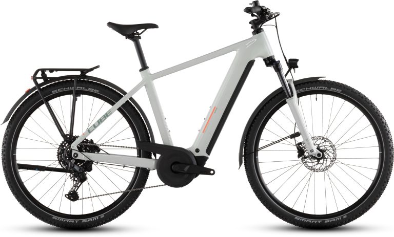 Cube Nuride Hybrid Performance 600 2026, vélo de trekking électrique à pneus larges, vue de profil