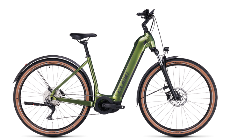 Cube Nuride Hybrid Pro 625 Allroad 2024, VTC électrique équipé à fourche suspendue, vue de profil