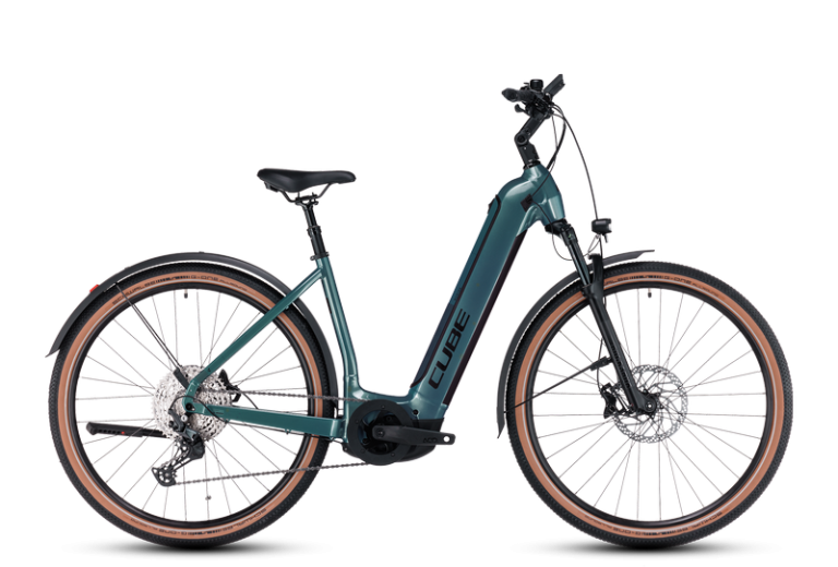 Cube Nuride Hybrid SLX 750 Allroad 2024 vert et noir, vélo de trekking électrique à cadre Easy Entry, vue de profil