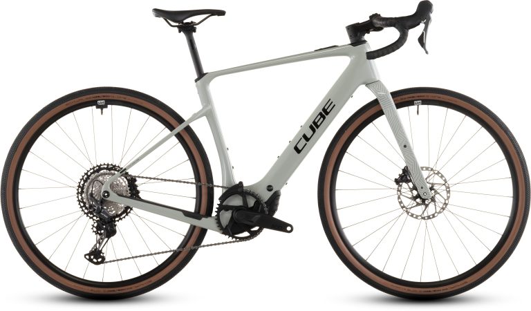 Cube Nuroad Hybrid C:62 Race 400X 2026, gravel électrique carbone à cintre route, vue de profil