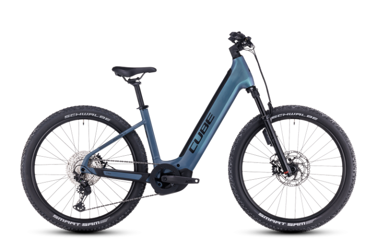 Cube Reaction Hybrid ABS 750 2024 à cadre Easy Entry, VTT électrique à enjambement bas, coloris smaragdgrey´n´blue, vue de profil