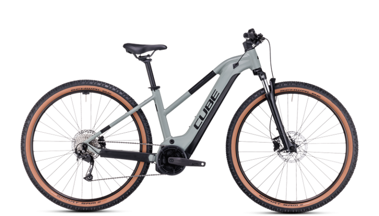 Cube Reaction Hybrid Performance 500 2024 à cadre Trapeze, VTT électrique à enjambement abaissé, coloris swampgrey´n´black, vue de profil