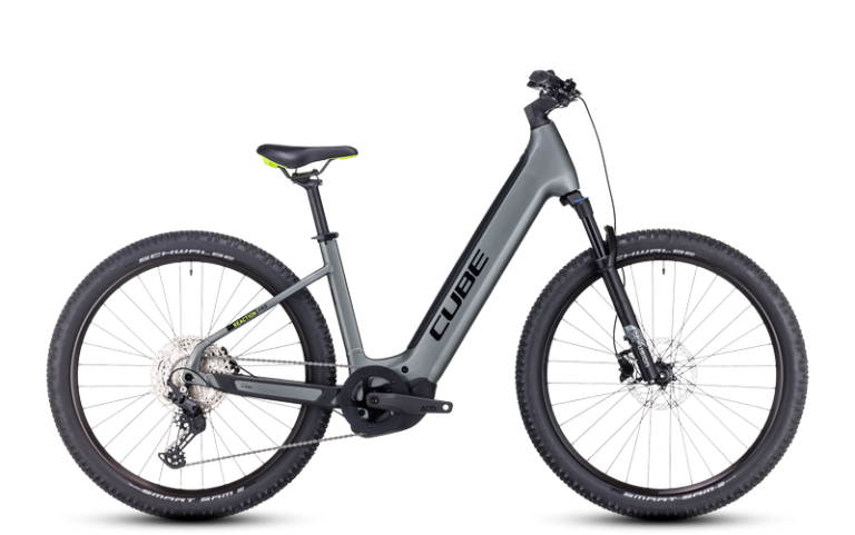 Cube Reaction Hybrid Pro 500 2024, VTT électrique semi-rigide à cadre Easy Entry, coloris flashgrey´n´green, vue de profil