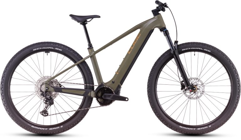Cube Reaction Hybrid Pro 600 2025, VTT électrique semi-rigide à tige de selle télescopique, vue de profil