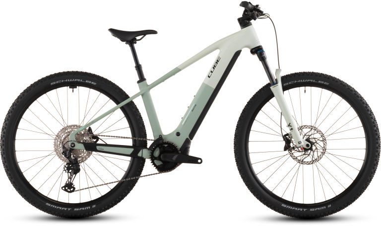 Cube Reaction Hybrid Pro 800 2026, VTT électrique semi-rigide à batterie 800 Wh, vue de profil