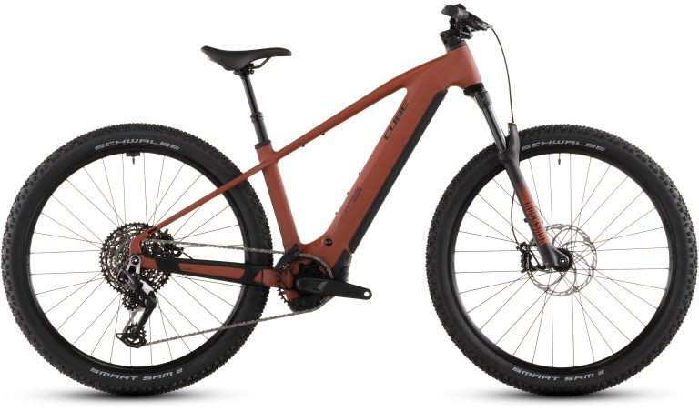 Cube Reaction Hybrid Race 800 2026, VTT électrique semi-rigide à batterie intégrée, vue de profil