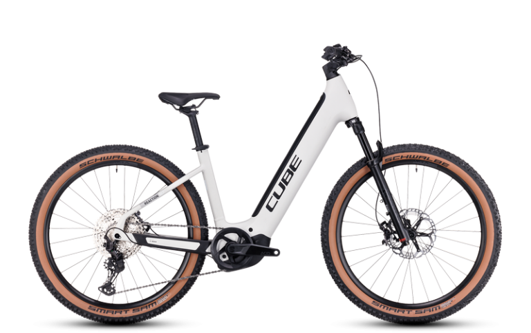 Cube Reaction Hybrid SLT 750 2024 silver´n´cream, VTT électrique semi-rigide à cadre Easy Entry, vue de profil