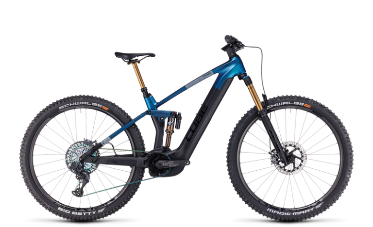 Cube Stereo Hybrid 140 HPC SLT 750 2024, VTT électrique carbone coloris nebula´n´carbon, vue de profil