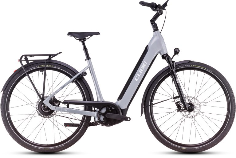 Cube Supreme Hybrid Deluxe SLX 625 (2025), vélo de ville électrique à cadre Easy Entry, vue de profil