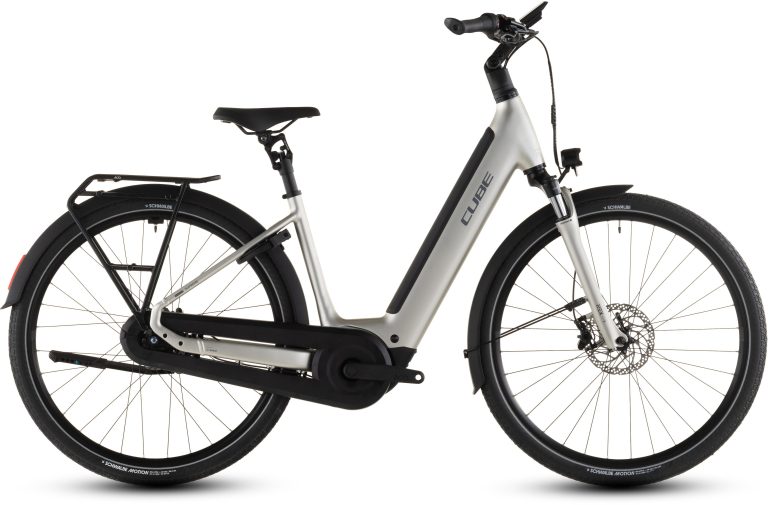 Cube Supreme Hybrid RT Comfort EXC 600 2026, vélo de ville électrique à cadre Easy Entry, vue de profil