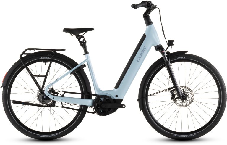 Cube Supreme Hybrid RT Deluxe EX 600 2026, vélo urbain électrique à courroie et cadre Easy Entry, vue de profil
