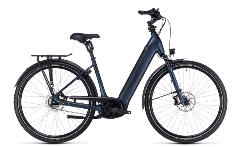 Cube Supreme Hybrid SLT 625 en coloris midnight´n´black, vélo de trekking électrique à courroie Gates, vue de profil