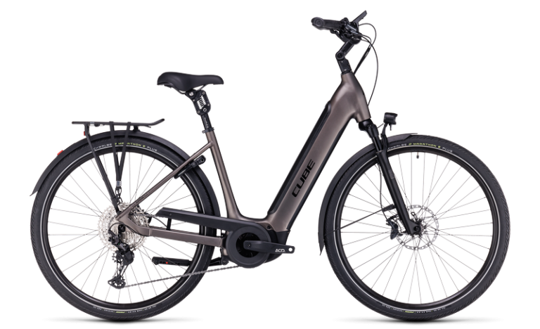 Cube Supreme Sport Hybrid SLX 625 en coloris teak´n´black, vélo de trekking électrique à moteur Bosch Performance CX