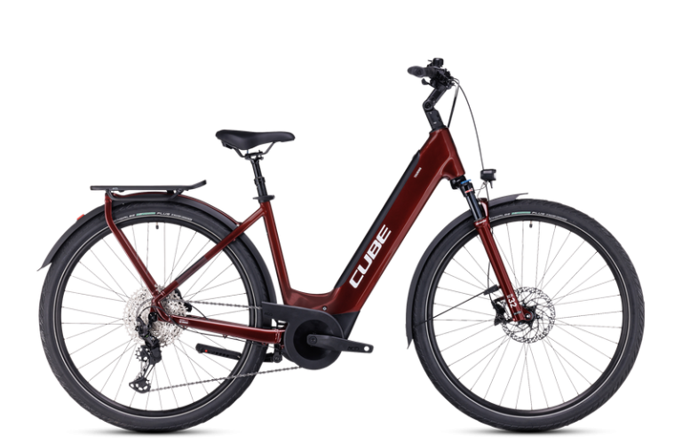 Cube Touring Hybrid EXC 625 2024 rouge et blanc, vélo de trekking électrique à cadre bas, vue de profil