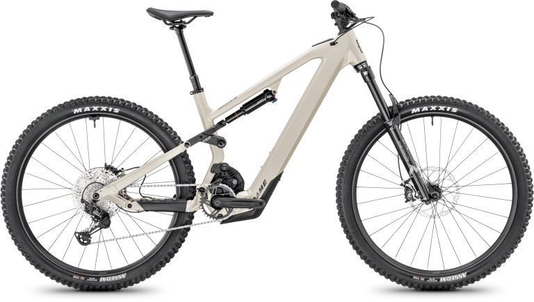 Moustache Game 150.6 750 Wh 2025 gris, VTT électrique tout-suspendu d’enduro, vue de profil
