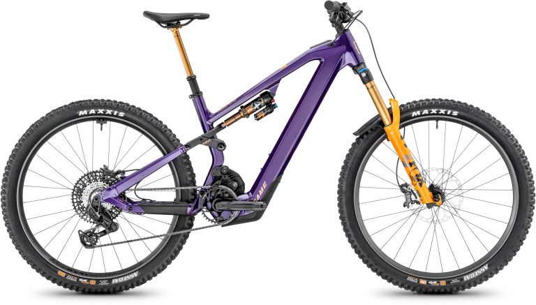 Moustache Game 160.9 Launch Edition 600 Wh 2025, VTT électrique d’enduro violet, vue de profil