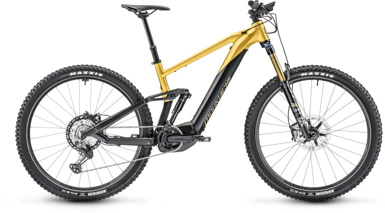 Moustache Samedi 29 Trail 11 750 Wh 2023, VTT électrique de trail noir et or, vue de profil