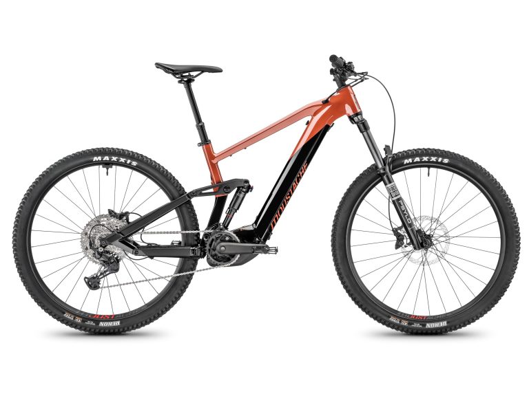 Moustache Trail 150.2 Terracotta 2025, VTT électrique tout-suspendu terracotta et noir