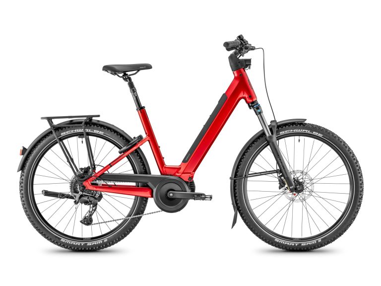 Moustache Xroad 4 Open rouge métallisé, VTC électrique à cadre ouvert et moteur Bosch, vue de profil