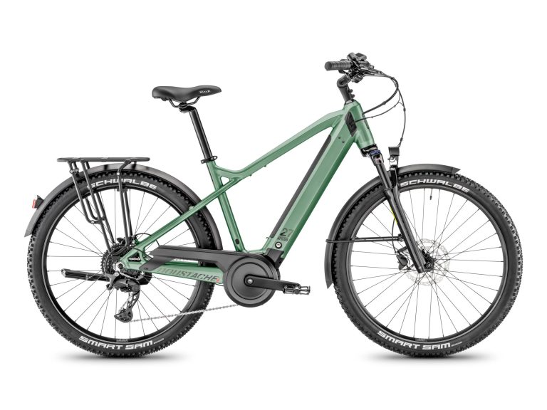 Moustache Xroad ES vert, VTC électrique 27,5 pouces à fourche suspendue et moteur Bosch, vue de profil