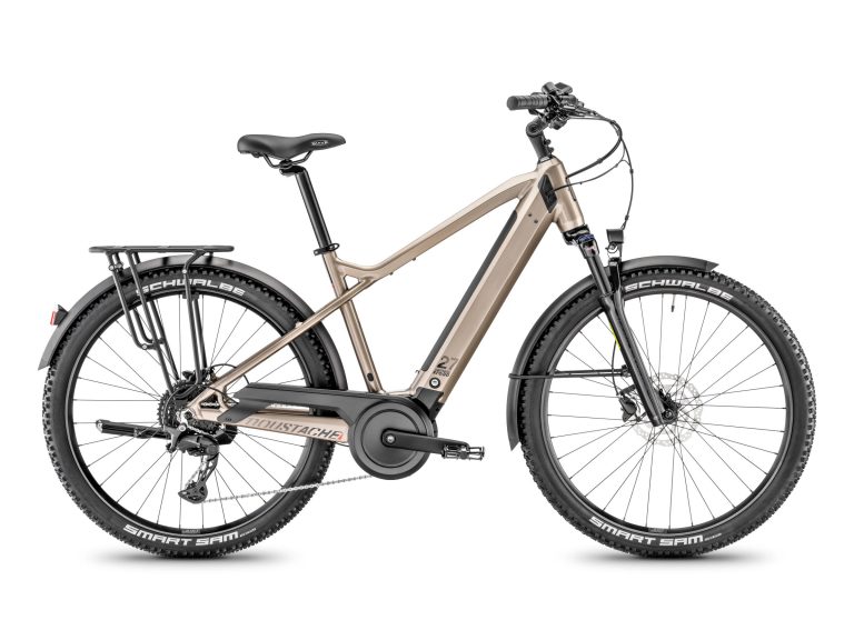 Moustache Xroad ES titanium, VTC électrique 27,5 pouces à fourche suspendue et batterie amovible, vue de profil