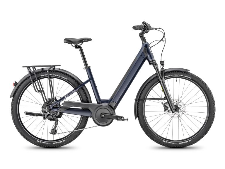 Moustache Xroad ES Open bleu foncé, VTC électrique à cadre ouvert et moteur Bosch Active Line Plus, vue de profil