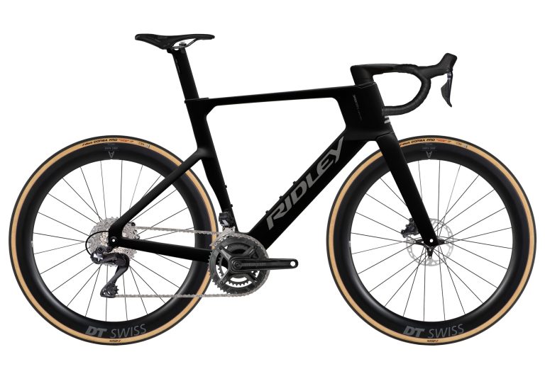 Ridley E-Noah en Shimano Ultegra Di2, vélo de route électrique carbone à jantes hautes, vue de profil