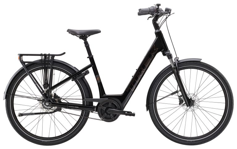 Trek District+ 2 Belt Lowstep 2025, vélo de ville électrique Bosch à courroie, vue de profil
