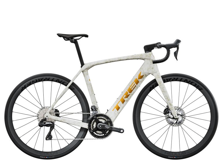 Trek Domane+ SLR 7 2025, vélo de route à assistance électrique en carbone, vue de profil