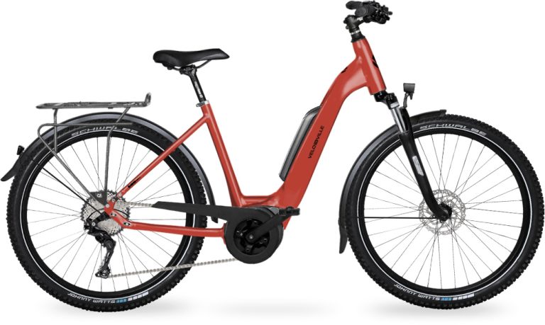 Velo de Ville SEB 800 CLASSIC 2024, vélo de trekking électrique à cadre Diamant, vue de profil