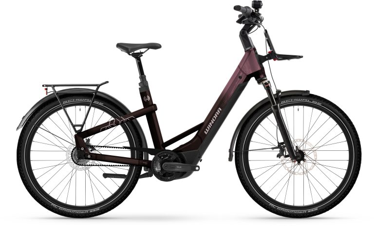 Winora Yakun R5 2025 coloris violet red brillant, vélo de trekking électrique à cadre bas