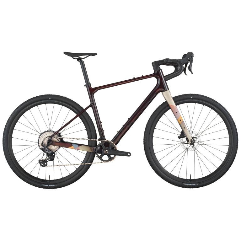 Bergamont Grandurance 10 2026, gravel à cadre carbone et pneus de 45 mm, vue de profil