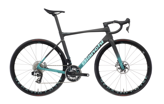 Bianchi Specialissima RC en SRAM Red AXS, vélo de route carbone de compétition, vue de profil