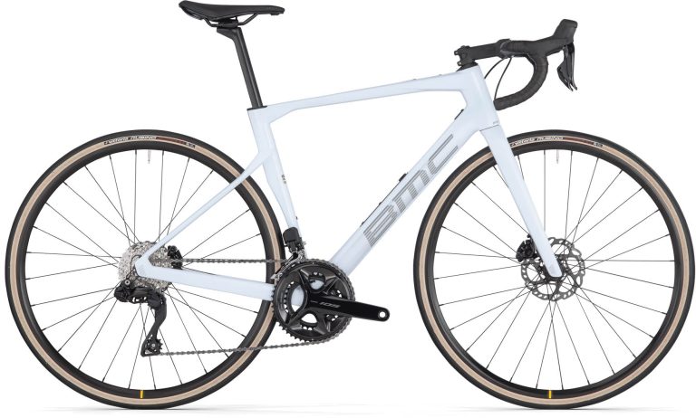 BMC Roadmachine FOUR 2025, vélo de route d’endurance carbone, vue de profil