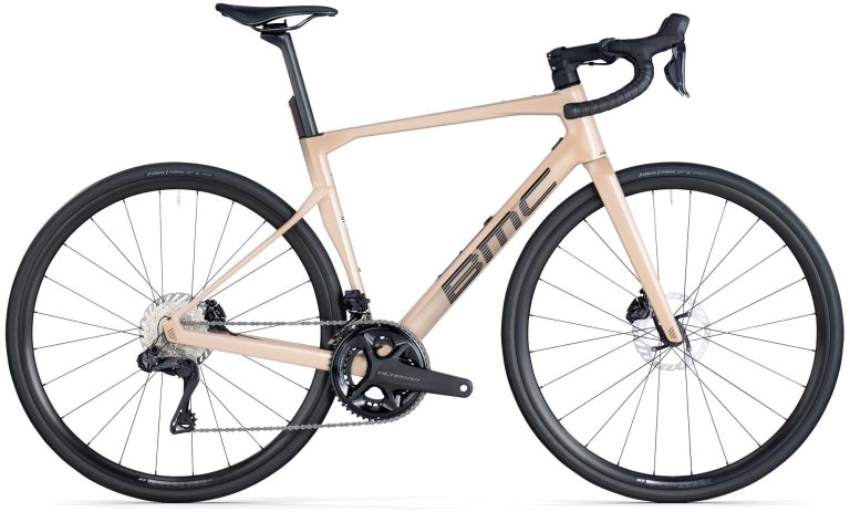 BMC Roadmachine ONE 2026, vélo de route endurance carbone, vue de profil