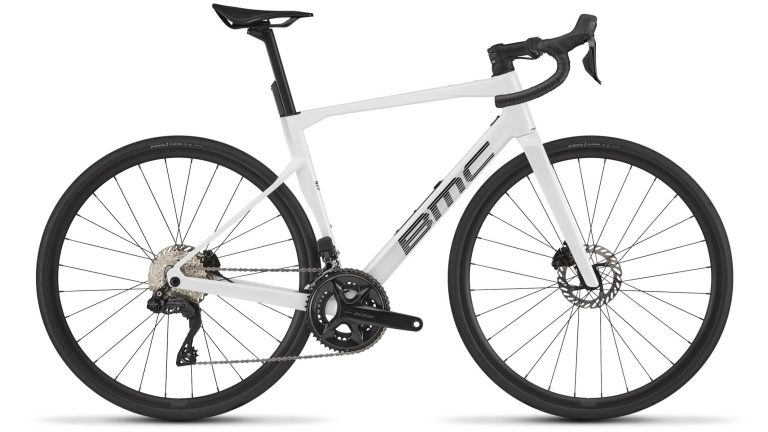BMC Roadmachine TWO 2027, vélo de route endurance carbone, vue de profil
