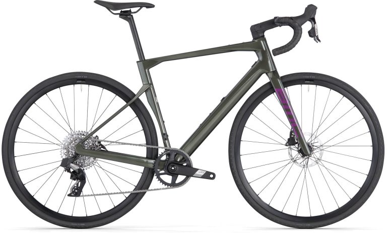 BMC Roadmachine X THREE 2025, vélo de route polyvalente carbone à pneus larges, vue de profil